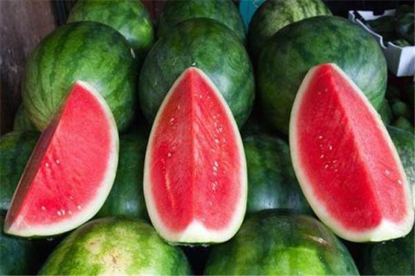 西瓜为什么不能和桃子一起吃 西瓜和桃子一起吃会怎么样 西瓜为什么不能和桃子一起吃 西瓜和桃子一起吃会怎么样