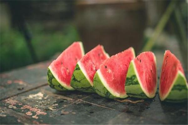 西瓜为什么不能和桃子一起吃 西瓜和桃子一起吃会怎么样 西瓜为什么不能和桃子一起吃 西瓜和桃子一起吃会怎么样