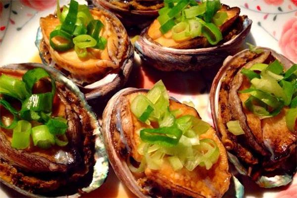 鲍鱼怎么去壳 鲍鱼怎么从壳里拿出来 鲍鱼怎么去壳 鲍鱼怎么从壳里拿出来