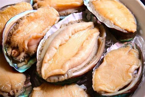 鲍鱼怎么去壳 鲍鱼怎么从壳里拿出来 鲍鱼怎么去壳 鲍鱼怎么从壳里拿出来