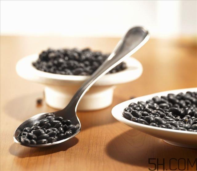 黑豆起了虫子还能吃吗 黑豆生虫子还能吃吗 黑豆起了虫子还能吃吗 黑豆生虫子还能吃吗