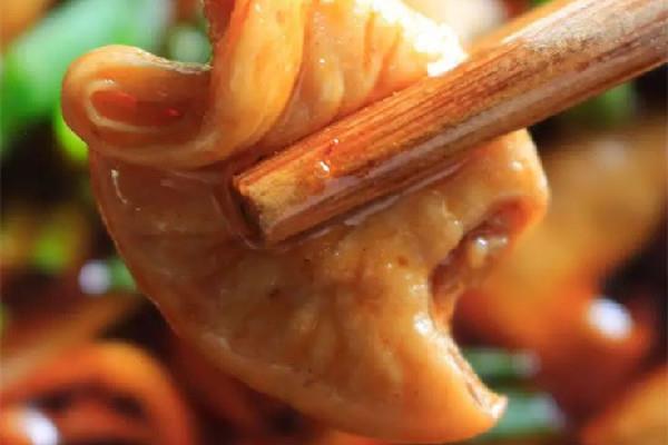 卤肥肠怎么炒好吃 卤肥肠和什么菜炒好吃 卤肥肠怎么炒好吃 卤肥肠和什么菜炒好吃