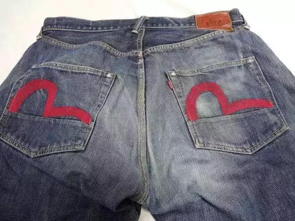 知道吗，烂街的EVISU是山寨的鼻祖