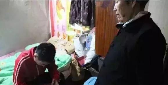 81岁口袋婆婆：“她不死，我也死不成…”