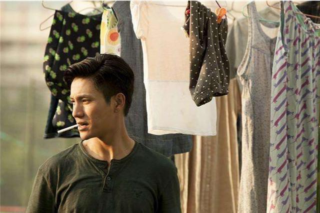 十六位明星抽烟帅照张国荣，周星驰刘德华。输给不会抽烟的王宝强