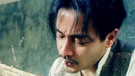 十六位明星抽烟帅照张国荣，周星驰刘德华。输给不会抽烟的王宝强