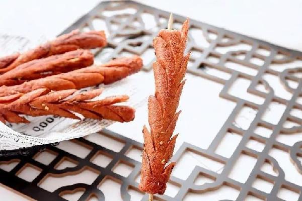 淀粉肠要炸几分钟 淀粉肠炸的时候粘锅怎么回事 淀粉肠要炸几分钟 淀粉肠炸的时候粘锅怎么回事