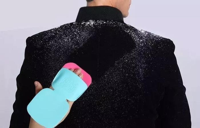 衣服粘毛粘灰?用这个1招搞定,比胶带好用100倍