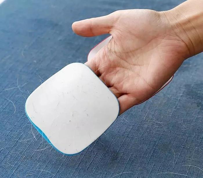 衣服粘毛粘灰?用这个1招搞定,比胶带好用100倍