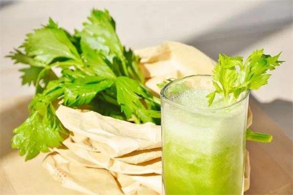 西芹榨汁需要煮熟吗 西芹榨汁怎么榨 西芹榨汁需要煮熟吗 西芹榨汁怎么榨