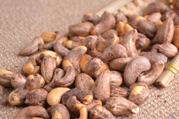 腰果可以作为零食吃吗 最好是不要 腰果可以作为零食吃吗 最好是不要