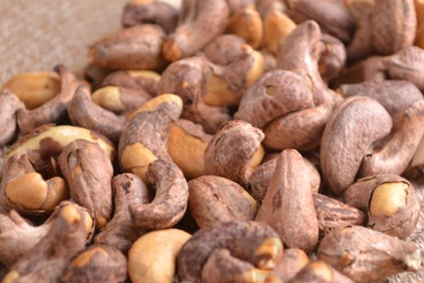 腰果可以作为零食吃吗 最好是不要 腰果可以作为零食吃吗 最好是不要