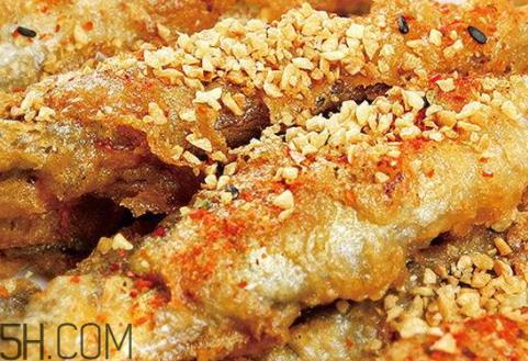 炸鱼是热油还是凉油 掌握油温火候是重点 炸鱼是热油还是凉油 掌握油温火候是重点