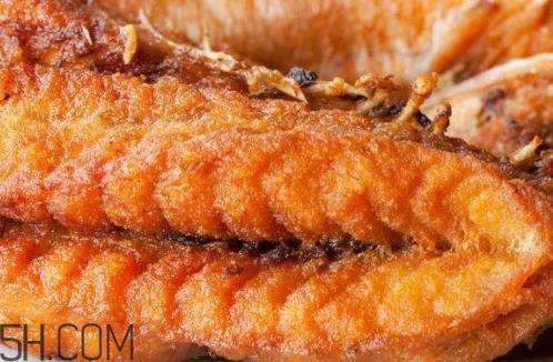 炸鱼是热油还是凉油 掌握油温火候是重点 炸鱼是热油还是凉油 掌握油温火候是重点