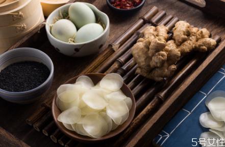 虾片为什么一炸就膨化 虾片炸不起来是怎么回事 虾片为什么一炸就膨化 虾片炸不起来是怎么回事