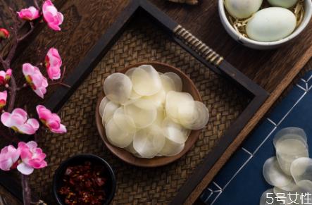 虾片为什么一炸就膨化 虾片炸不起来是怎么回事 虾片为什么一炸就膨化 虾片炸不起来是怎么回事