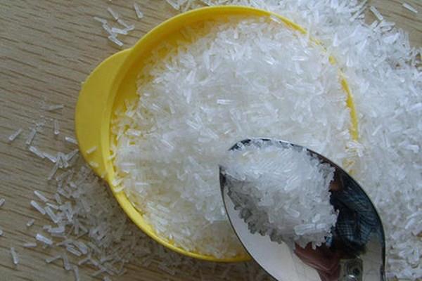 做菜放味精主要的作用是什么 味精不超过多少最健康 做菜放味精主要的作用是什么 味精不超过多少最健康