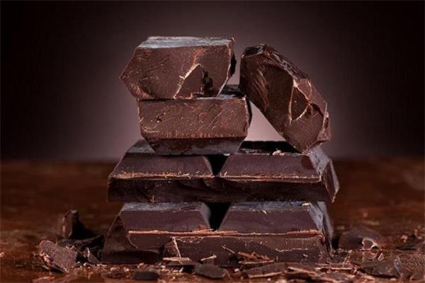 黑巧克力一次可以吃多少 黑巧克力吃多了会怎样 黑巧克力一次可以吃多少 黑巧克力吃多了会怎样
