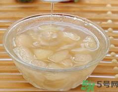 梨水怎么熬可以治咳嗽?梨水的功效与作用 梨水怎么熬可以治咳嗽?梨水的功效与作用