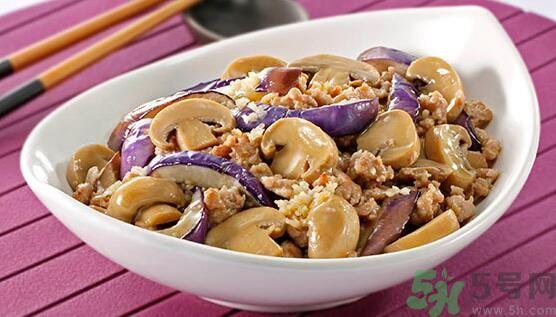 茄子可以炒蘑菇吗?茄子炒蘑菇吃好吗? 茄子可以炒蘑菇吗?茄子炒蘑菇吃好吗?