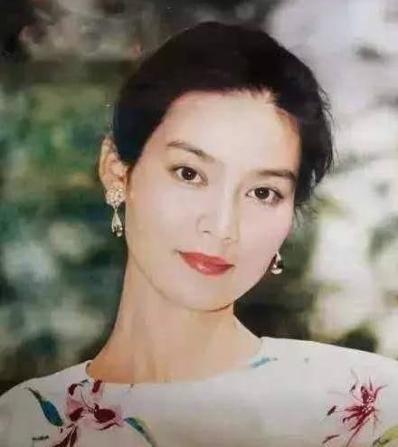 与潘虹相爱8年离婚,扭头追央视主持王小丫,米家山现在怎样了?