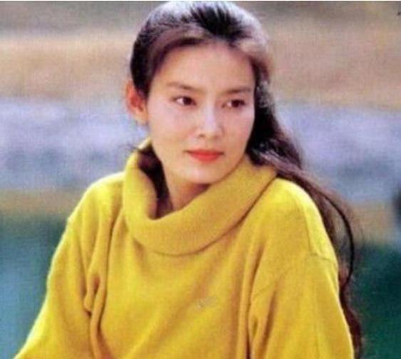 与潘虹相爱8年离婚,扭头追央视主持王小丫,米家山现在怎样了?