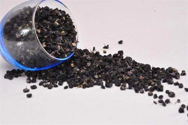 吃黑枸杞牙齿会变黑吗 吃黑枸杞牙齿会染色吗 吃黑枸杞牙齿会变黑吗 吃黑枸杞牙齿会染色吗