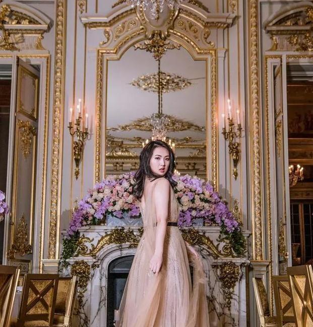 二十岁华为总裁千金：亮相世界级名媛舞会，王子都邀请她共舞