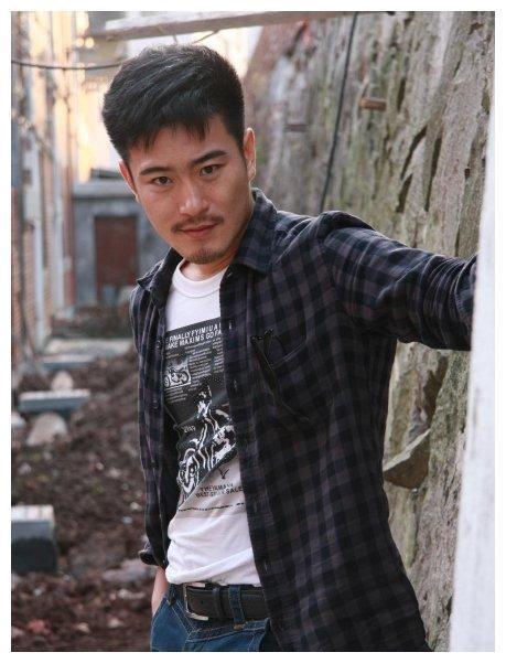 胡歌之后, 又一位男星惨遭车祸毁容, 孩子刚出生, 妻子奔溃