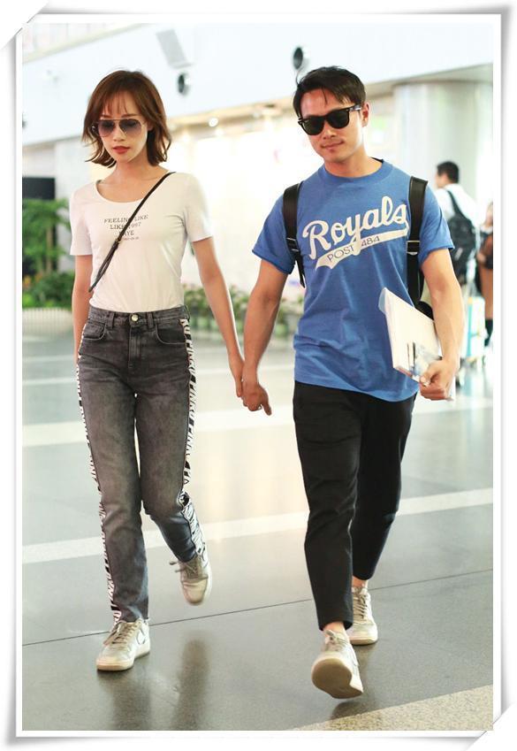 蓝盈莹和曹俊机场秀恩爱,红配黑情侣装太耀眼,女方比男方还要高