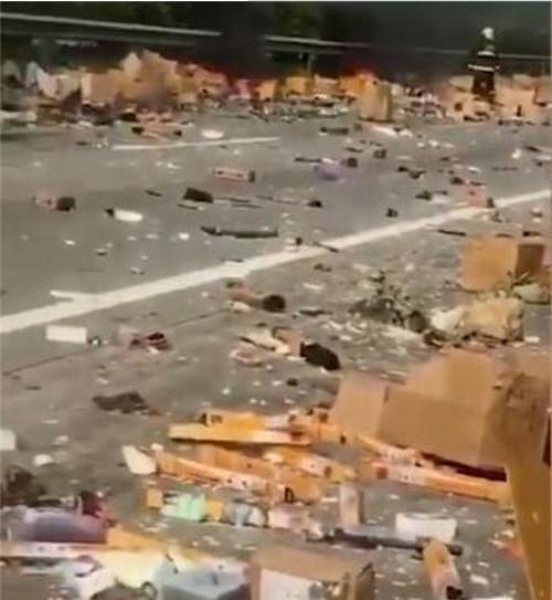 iPhone X洒落一地，网友：满地的肾啊……