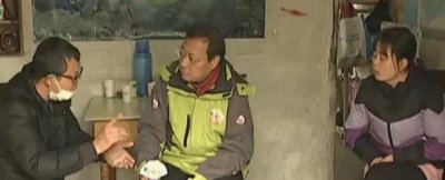 ​老婆和两男同事一起出差，晚上三人开一间房，老婆：很刺激啊