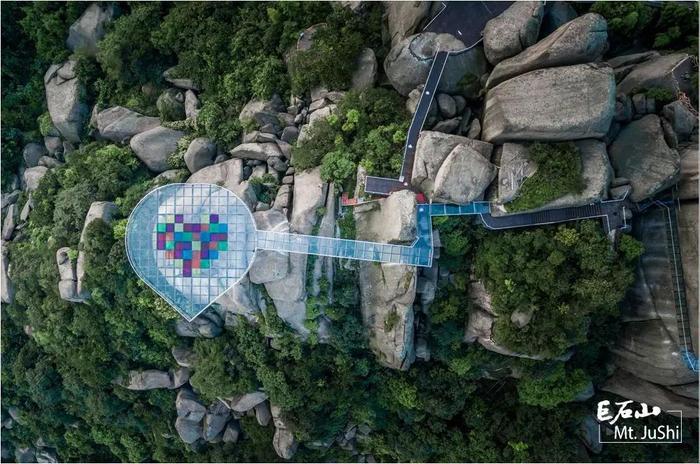 心跳指数100%! 巨石山云上玻璃滑道, 比过山车还刺激!