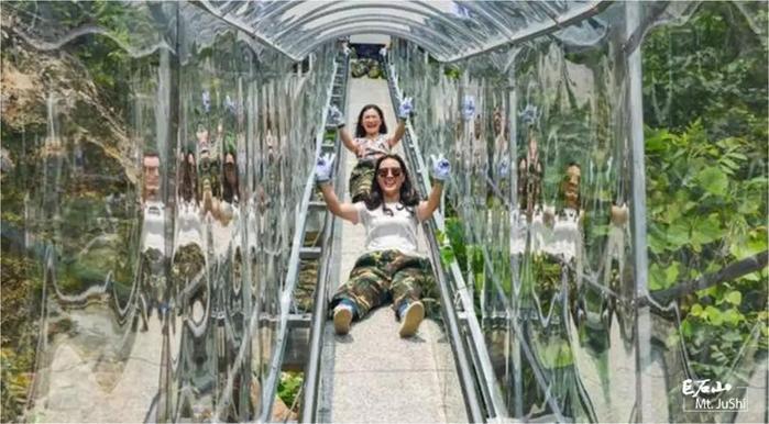 心跳指数100%! 巨石山云上玻璃滑道, 比过山车还刺激!