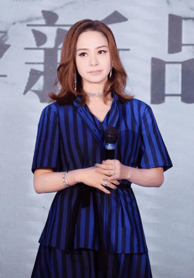 有着盛世美颜的阿娇 却一直被吐槽不会穿衣 学她这样画眉, 美翻了