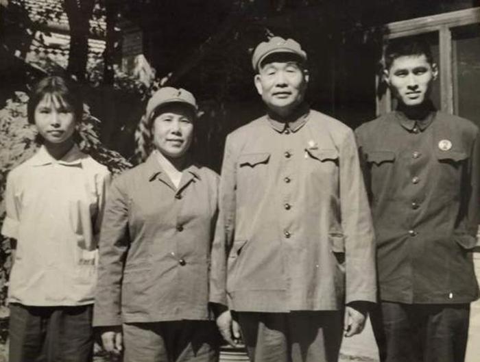 中国第一任海军司令是谁?海军解放过哪些地区,收复过哪些失地?