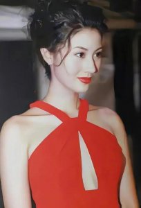 ​香港小姐，嫁入豪门时有多风光，年老色衰时就多凄凉