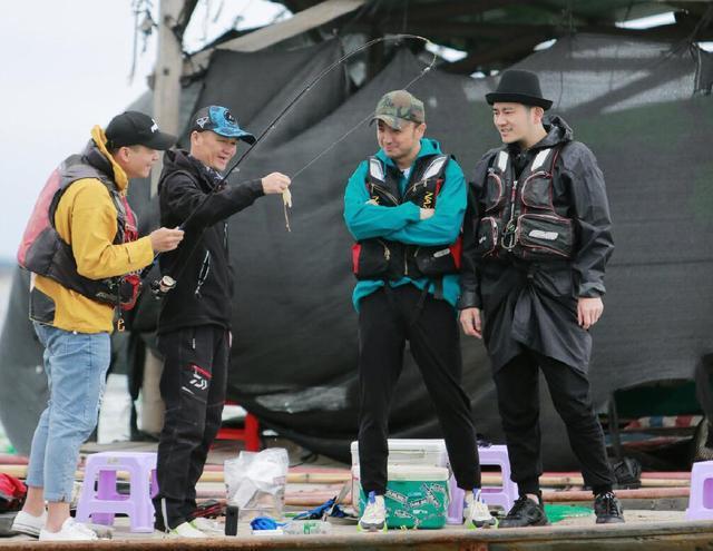 全世界都撮合钱枫袁姗姗,他俩究竟什么情况,两人表情已说明问题