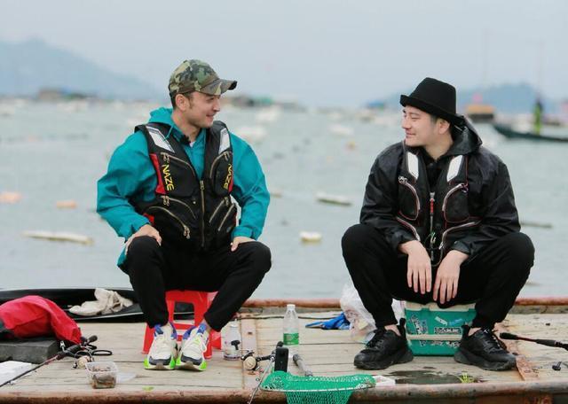 全世界都撮合钱枫袁姗姗,他俩究竟什么情况,两人表情已说明问题