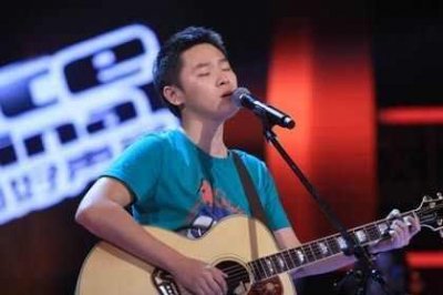 ​他曾是《好声音》冠军，后沦落街头卖唱，今上节目大爆选秀内幕！