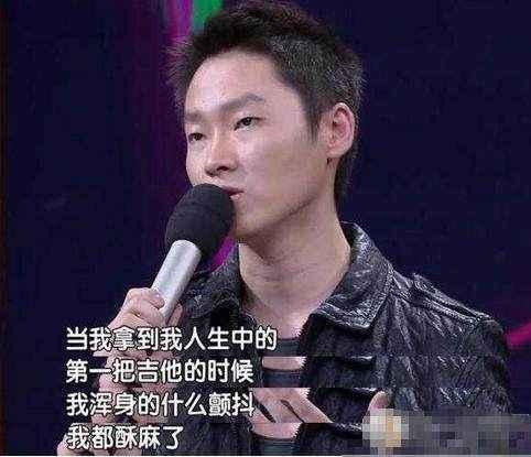 他曾是《好声音》冠军，后沦落街头卖唱，今上节目大爆选秀内幕！