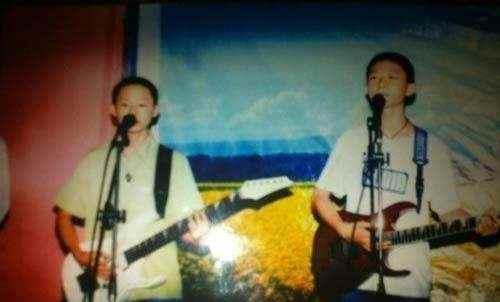 他曾是《好声音》冠军，后沦落街头卖唱，今上节目大爆选秀内幕！