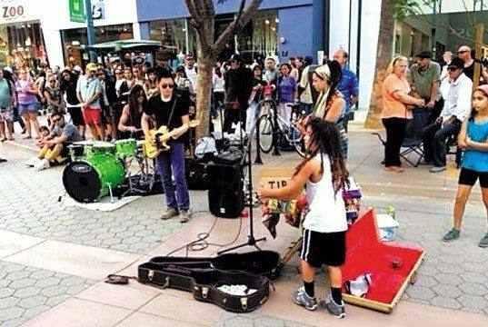 他曾是《好声音》冠军，后沦落街头卖唱，今上节目大爆选秀内幕！