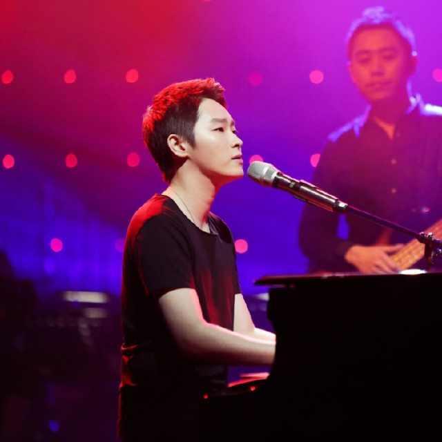 他曾是《好声音》冠军，后沦落街头卖唱，今上节目大爆选秀内幕！