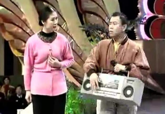 身高“1米78”的她曾是赵本山搭档，被潘长江挖走，54岁已成大校