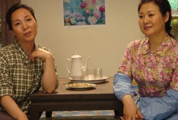 身高“1米78”的她曾是赵本山搭档，被潘长江挖走，54岁已成大校