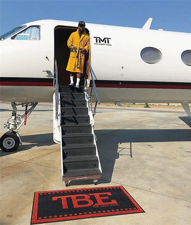 豪！拳王梅威瑟晒6大炫富“道具”，资产早超10亿，难怪挥金如土