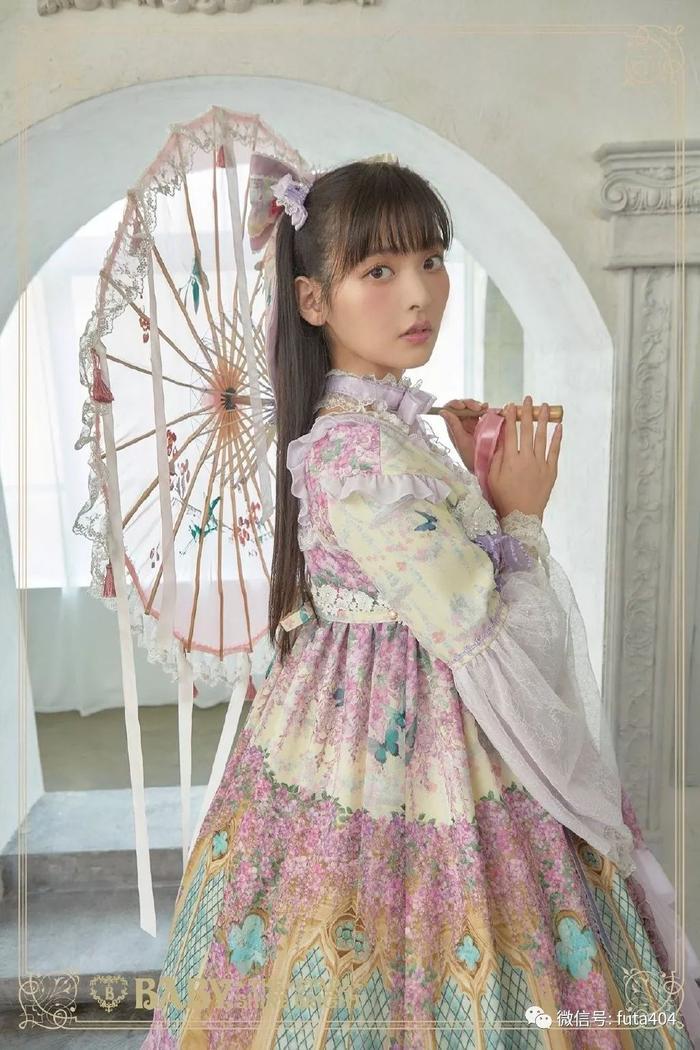 【趣图】沉迷动画的佐仓小姐