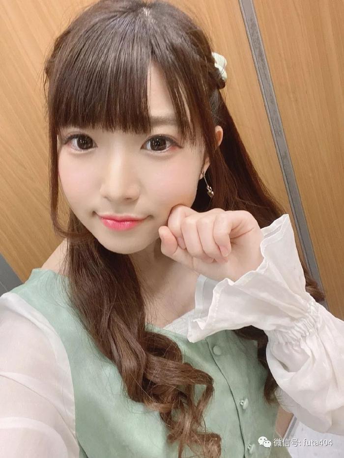 【趣图】沉迷动画的佐仓小姐