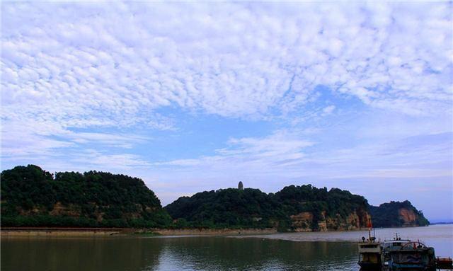 乐山又一巨佛重现，很多游客对地点都很疑惑